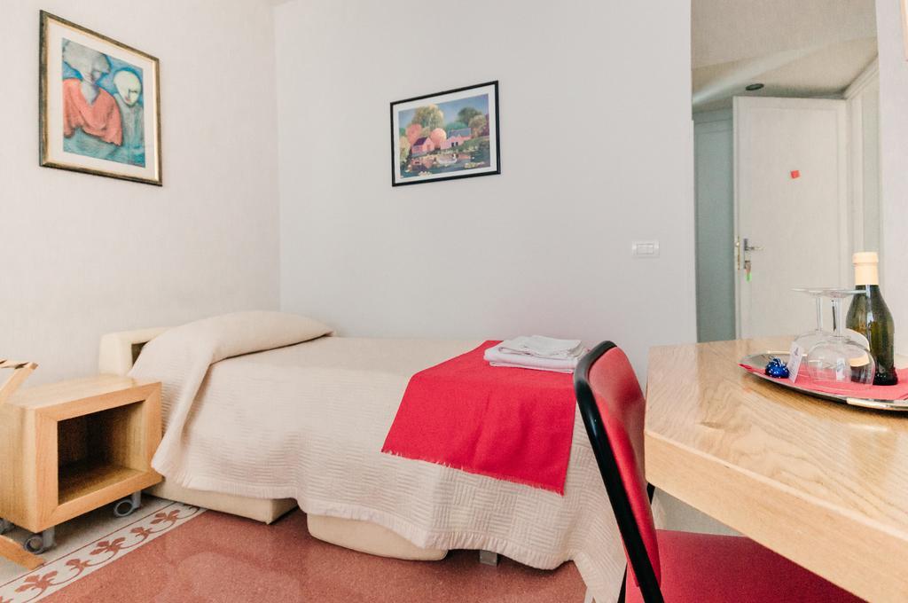 Adriano Augusto Acomodação com café da manhã Roma Quarto foto